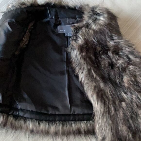 Vince Girls Dark Faux Fur Clip Closure Vest - Picture 3 of 7